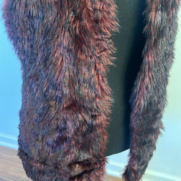 Ms Jane Faux Fur Vest - Picture 4 of 8